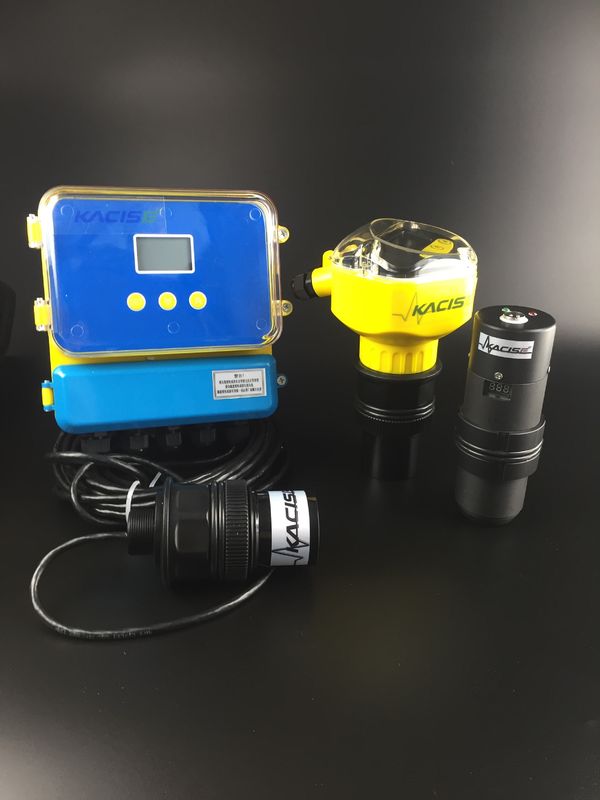 เครื่องวัดกระแสคลื่นแบบเปิดแบบฉีด ultrasonic แบบแบ่งแยกด้วยจอ LCD สําหรับการวัดโดยไม่ต้องสัมผัส