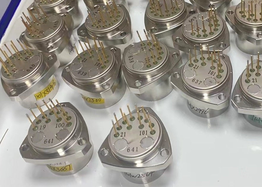 ความแม่นยํา Linearity≤40 μg/g2 เซ็นเซอร์เครื่องเร่งสําหรับการวัดแรงกระแทกและสั่น