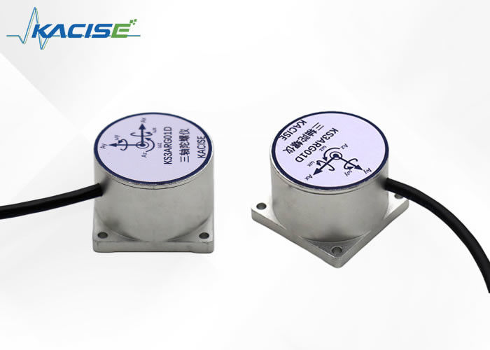 เครื่องตรวจจับจิโรสโกป MEMS ความเร่ง 10000g ที่ยอมรับ มีระยะ ± 300°/s และเวลาตอบสนอง 0.1ms สําหรับระบบนําทาง