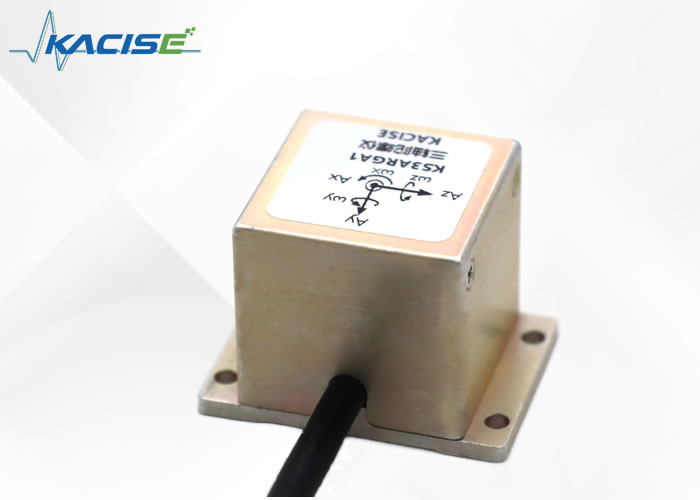 การทํางานสูง, ราคาถูก Mems จิโรสโกปกับกระแสไฟฟ้าเข้า mA 30 MA และความกว้างแบนด์ที่สามารถปรับแต่งได้ 80 Hz