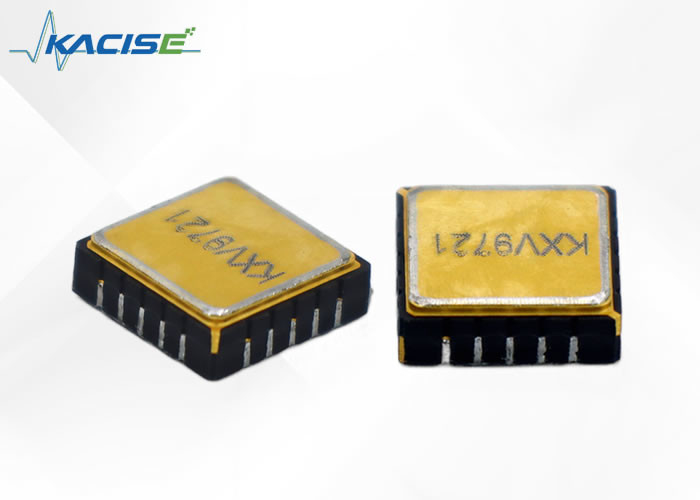 ความรู้สึกข้ามแกน CS±5% และความกระชับกระแสไฟฟ้า 2.7V ~ + 3.6V เครื่องตรวจจับการควบคุมอุณหภูมิ MEMS Digital Quartz