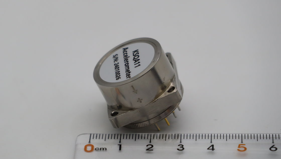 เซนเซอร์ Quartz Flexible Accelerometer ด้วยความสั่นสะเทือน 25g@20Hz~2000Hz สูงสุด Sine, ความแม่นยําสูง ≤40μg/g2 Linearity และระยะอุณหภูมิที่กว้าง -45°C ถึง +100°C