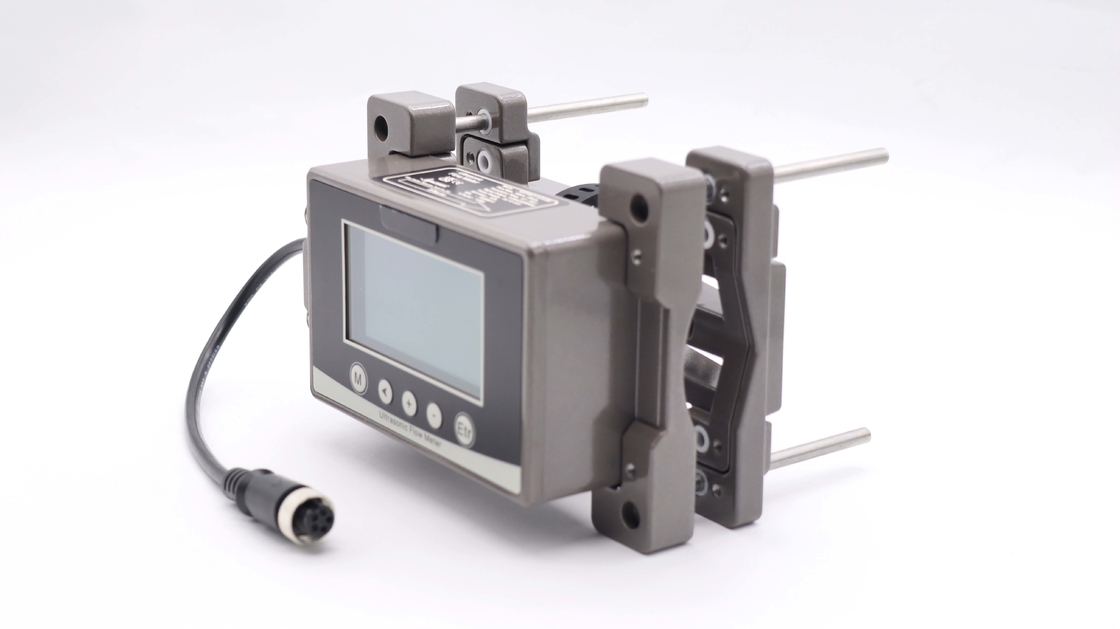 พลังงานและ I / O Connectors M12 เครื่องพับเครื่องบิน Ultrasonic Flow Meter พร้อมจอขนาดใหญ่