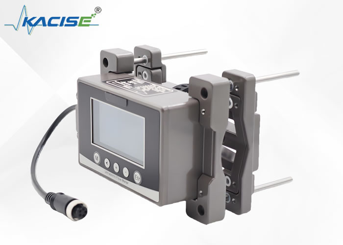 พลังงานและ I / O Connectors M12 เครื่องพับเครื่องบิน Ultrasonic Flow Meter พร้อมจอขนาดใหญ่