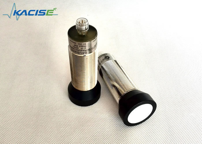 3m Range 4-20mA Output ขนาดกลางเล็ก เครื่องตรวจจับระดับความรุนแรง ultrasonic สําหรับอุตสาหกรรมอัตโนมัติ พร้อมการป้องกัน IP65