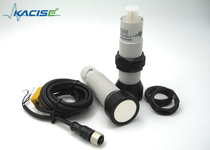 3m Range 4-20mA Output ขนาดกลางเล็ก เครื่องตรวจจับระดับความรุนแรง ultrasonic สําหรับอุตสาหกรรมอัตโนมัติ พร้อมการป้องกัน IP65