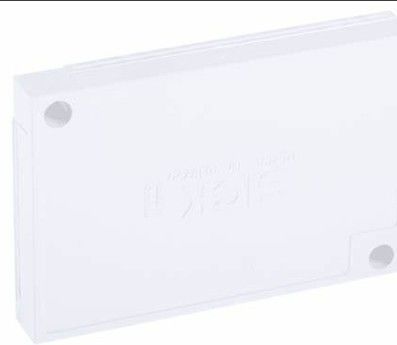 แผ่นสะท้อนแสง PMMA ABS ทรงสี่เหลี่ยม สำหรับ Sick PL40A ขนาด 56x37 มม. แบบยึดสกรู 2 รู กลุ่มอุปกรณ์เสริมแผ่นสะท้อนแสง