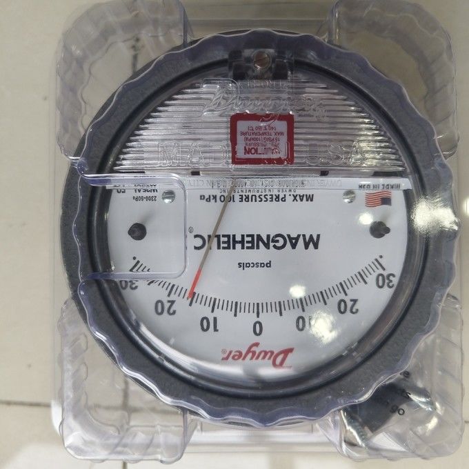 Dwyer Magnehelic 2300-60PA Differential Pressure Gage พร้อมช่วง 60-0-60 Pa ความแม่นยำ ±2% และตัวเครื่องระดับ IP67
