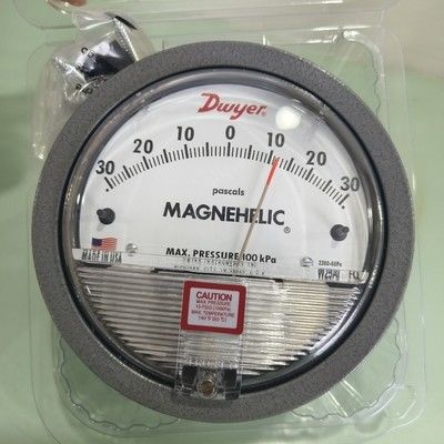 Dwyer Magnehelic 2300-60PA Differential Pressure Gage พร้อมช่วง 60-0-60 Pa ความแม่นยำ ±2% และตัวเครื่องระดับ IP67