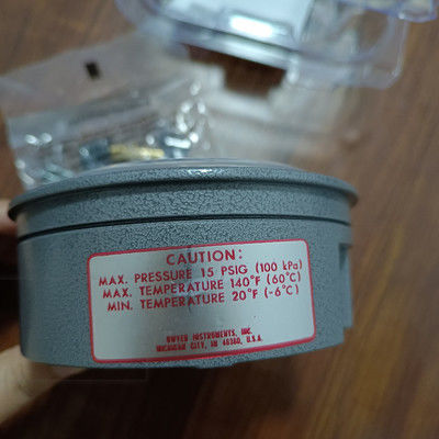 Dwyer Series 2000 Magnehelic Differential Pressure Gauge ด้วยระยะ 0-60 ใน w.c ความแม่นยํา ± 2% และการเชื่อมต่อ 1/8 NPT