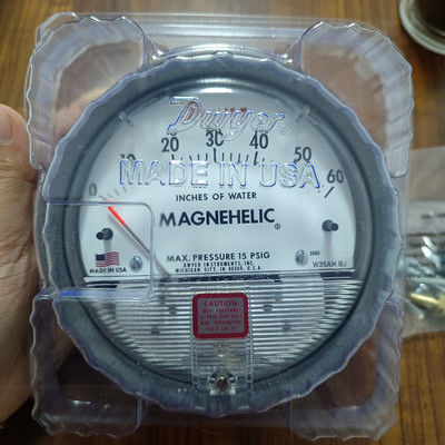 Dwyer Series 2000 Magnehelic Differential Pressure Gauge ด้วยระยะ 0-60 ใน w.c ความแม่นยํา ± 2% และการเชื่อมต่อ 1/8 NPT