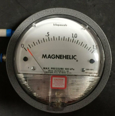 Dwyer 2000 1.5Kpa เครื่องวัดความดันความแตกต่าง Magnehelic: เครื่องวัดความแม่น FS 2%