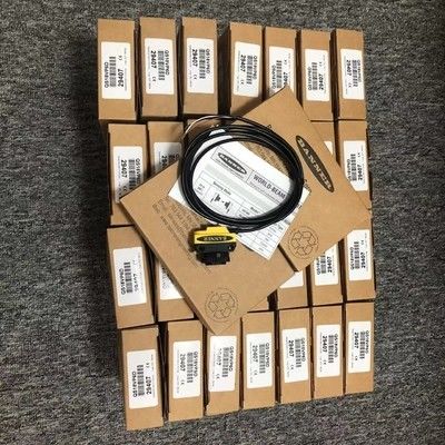 แบนเนอร์ QS18VP6D เครื่องรับแสงไฟฟ้ากระจายด้วยความยาว 450 มิลลิเมตร IP67 NEMA 6 Output PNP