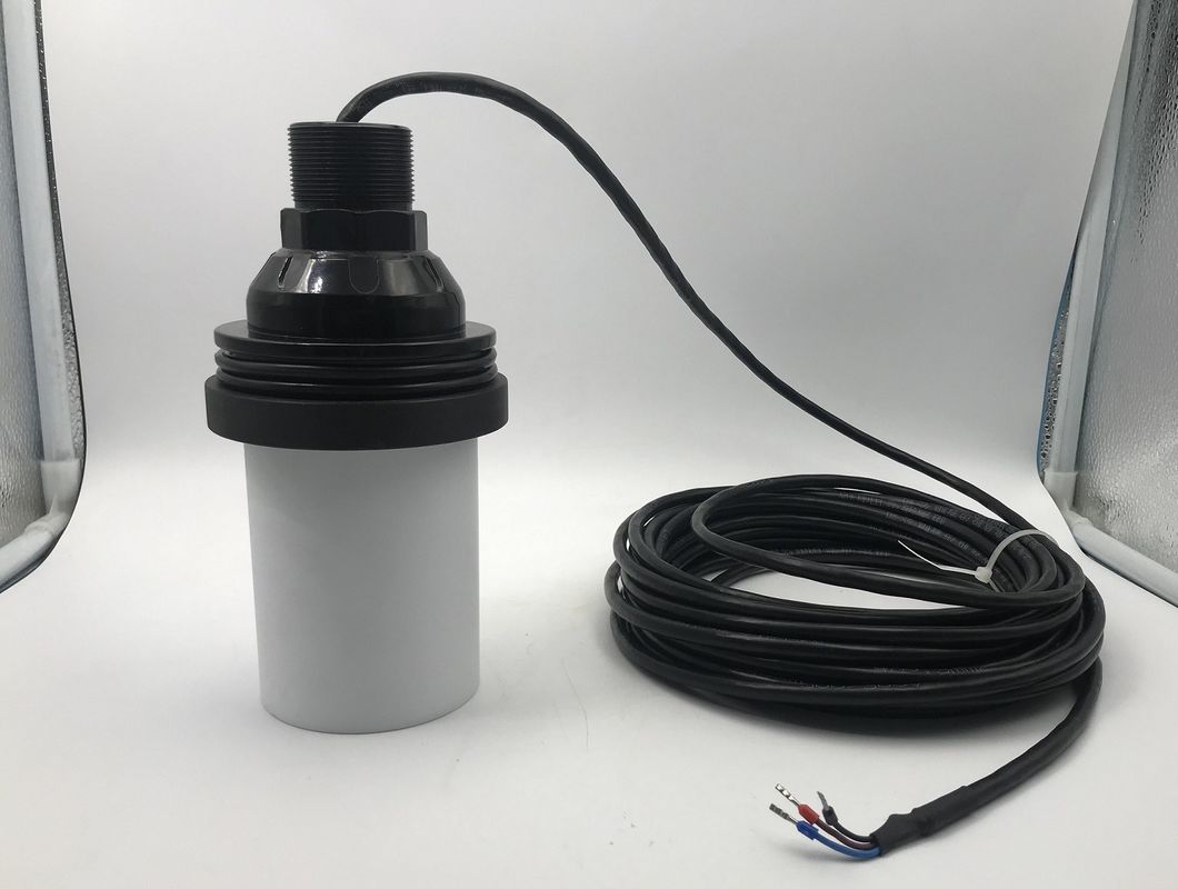 IP68 เครื่องตรวจจับเสียงฉลุกันน้ําด้วยวัสดุ PTFE และระยะ 0.5 - 12m สําหรับการวัดระดับ